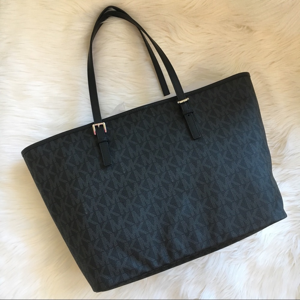 New! Michael Kors tote - Picture 3 of 8